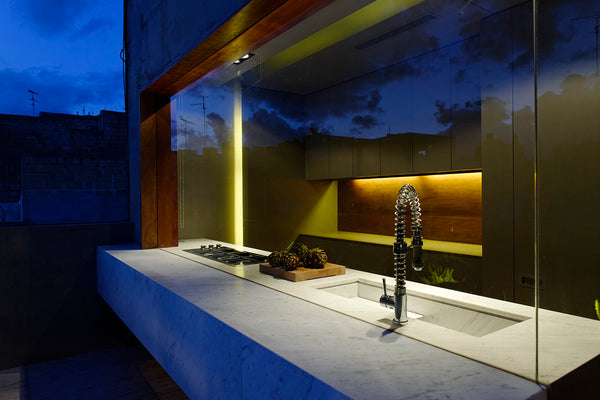 Bianco carrara kitchen countertop sharing exterior space