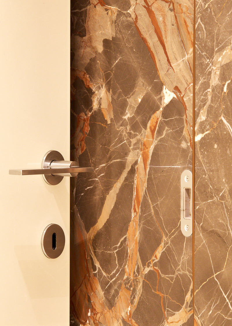 Ombra di Caravaggio wall cladding bathroom white door