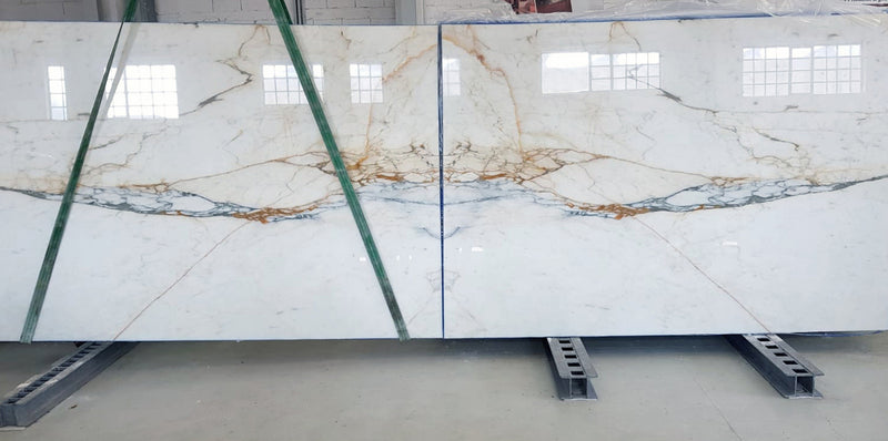 calacatta oro slabs close up